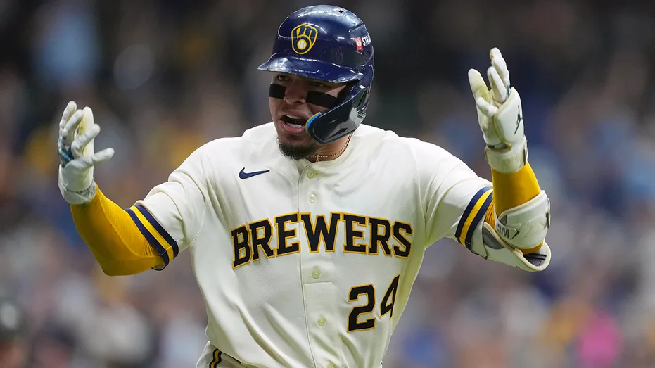 Milwaukee Brewers Secure Tense Game 1 Victory Over San Diego Padres After Crucial Roof Replay Decision